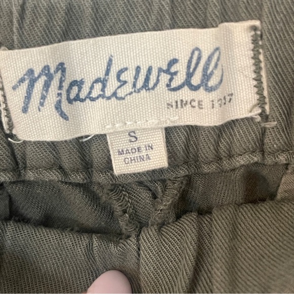 Madewell olive green cotton shorts with pockets. Preppy beachy casual minimalist - Picture 6 of 6